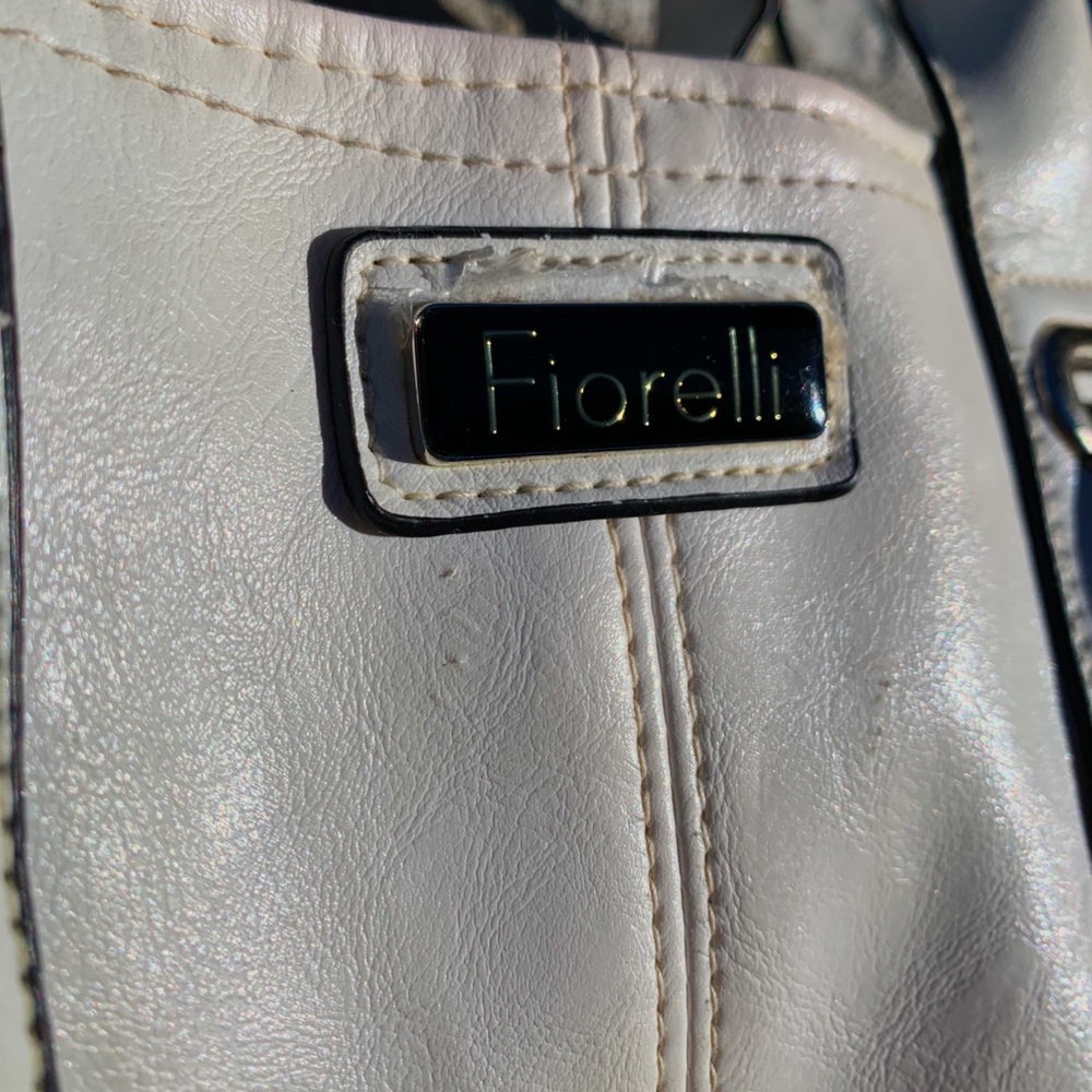 White handbag - Picture 2 of 3